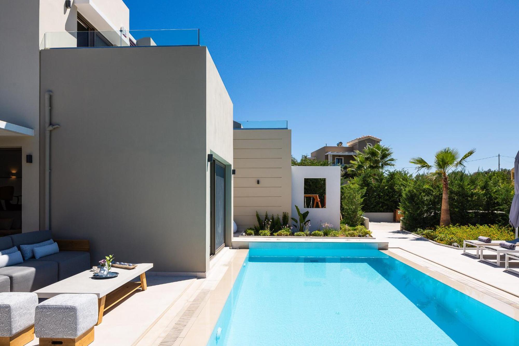 Vasilios Villa, With Pool, Gym & Close To Beach, By Thinkvilla Loutra  Exterior photo