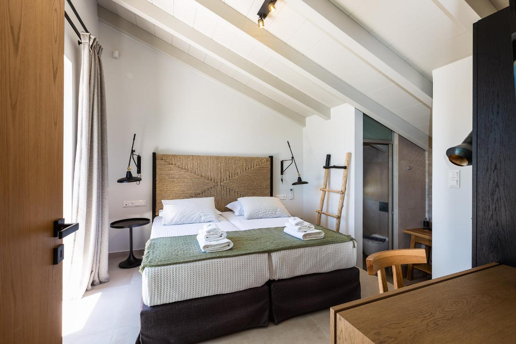 Vasilios Villa, With Pool, Gym & Close To Beach, By Thinkvilla Loutra  Exterior photo